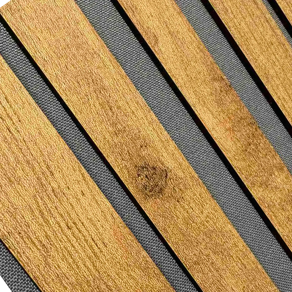 Diffúzor előlapos panel csíkos mintával közelről