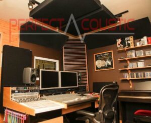 Csíkos akusztikai diffúzor-stúdió akusztika